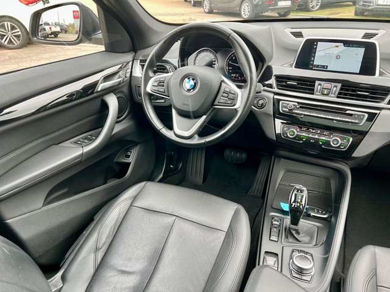 BMW X1 Aut. xDrive 20i Sport Line PANO NAVI LEDER